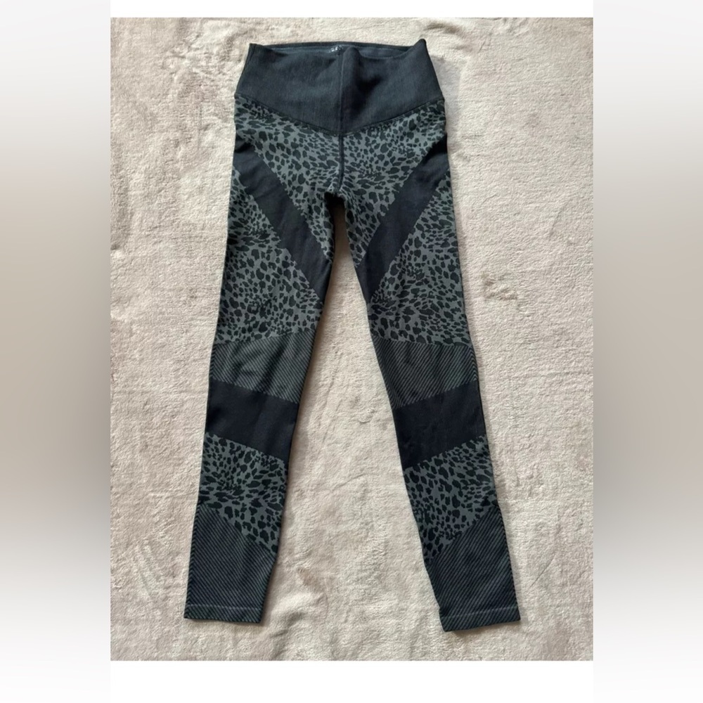 Good‎ American Women’s Essentials Leggings High Waist Black Leopard Print Sz 2